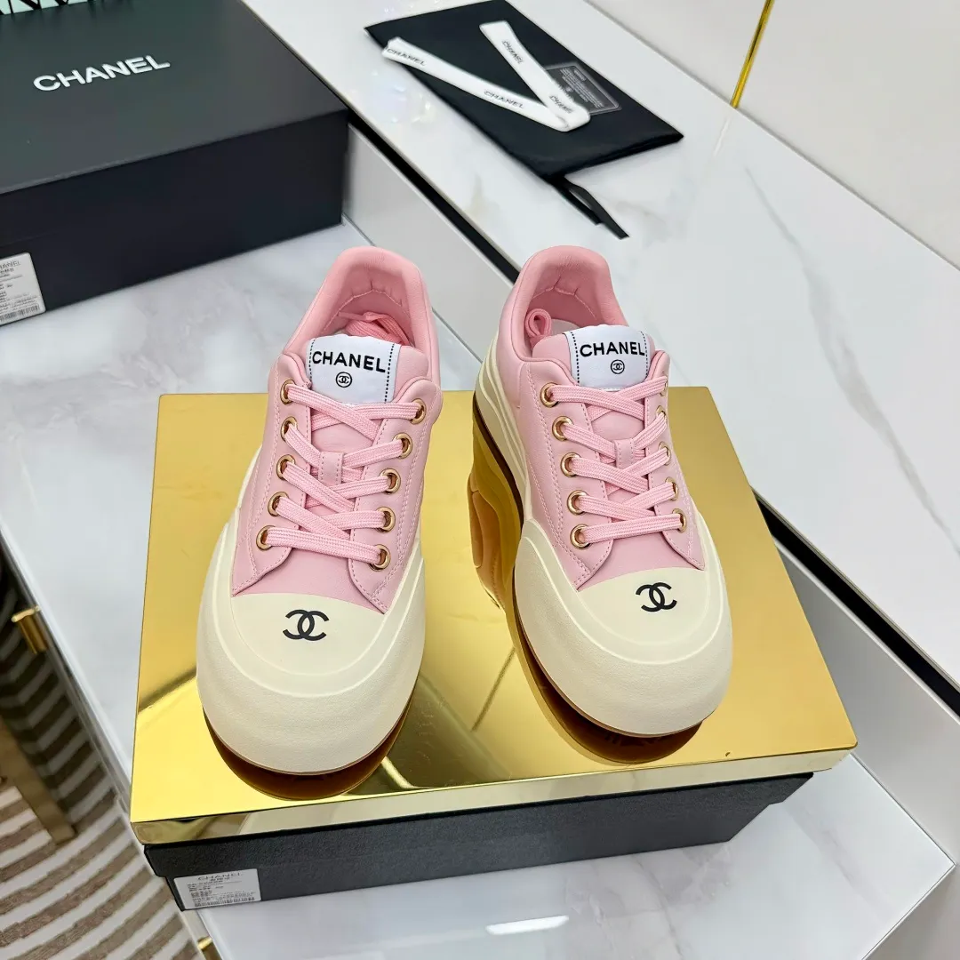 👟👟Ex-factory price 600👟👟 Chanel bread shoes ~ original calfskin panda shoes Chanel 25C latest hot style panda black and white sports shoes casual sneakers Xiaoxiang hot item classic black and white panda color coco girls must pay Fabric: original custom mixed sheepskin lining: original imported breathable mesh lining outsole: Original molded rubber + TPU combination Size: Women's 35-41 👉 👉 👉